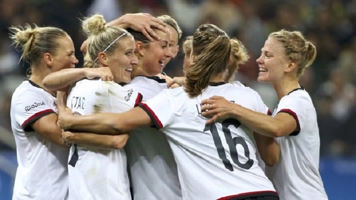 Deutsche Fußballfrauen starten mit 6:1-Sieg