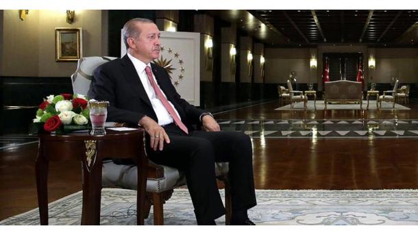 Presidente Erdogan evalúa a la TRT la noche de la intentona golpista del 15 de julio