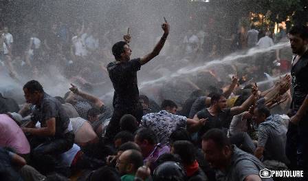 İrəvanda gərginlik: 237 nəfər saxlanıldı - FOTOLAR, VİDEO