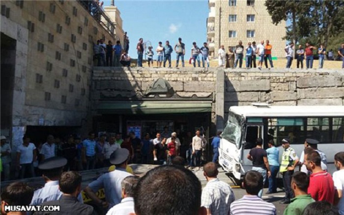 Bakıda avtobus qəzası - Yaralılar var (Foto + Video)