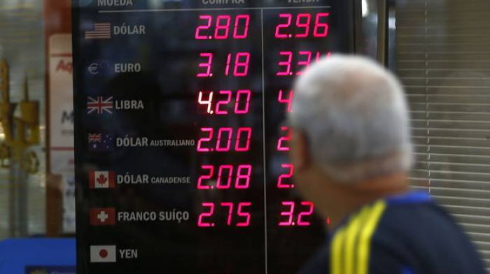 Los españoles encaran sus viajes de verano con el euro en máximos desde 2015