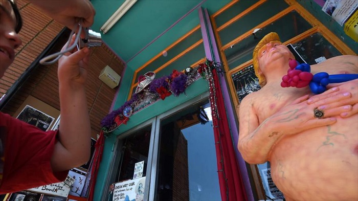 Estatua de Donald Trump desnudo en Los Ángeles