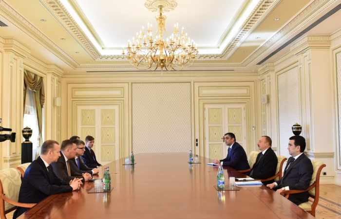 Aserbaidschans Präsident Ilham Aliyev empfängt estnische Delegation