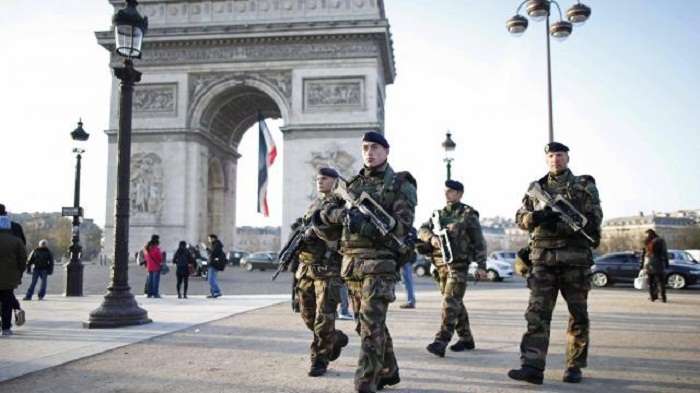 Le gouvernement français veut prolonger l`état d`urgence jusqu`au 15 juillet