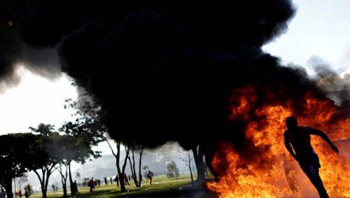 Braziliyada iğtişaşlar - İki nazirliyin binası yandırıldı, 49 yaralı (VİDEO)