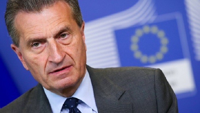 Oettinger droht Portugal und Spanien mit Kürzung von Geldern