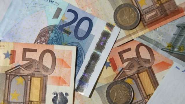 Euro rises to 18-month high against dollar