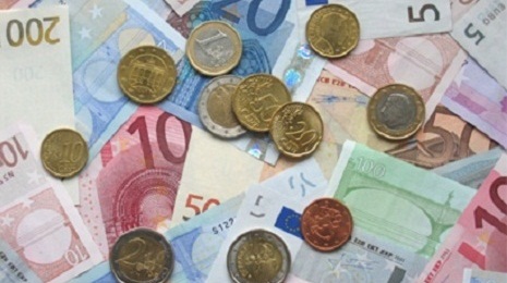 Euro slightly drops in Azerbaijan