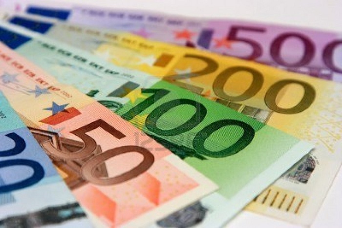 L`euro baisse un peu face au dollar dans un marché prudent avant la BCE