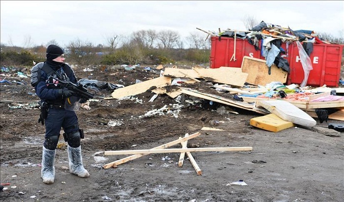 Paris: Evacuation d`un campement de migrants