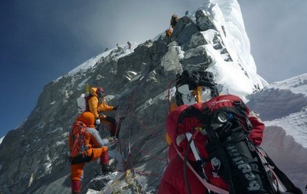 Everest crowds: The world`s highest traffic jam