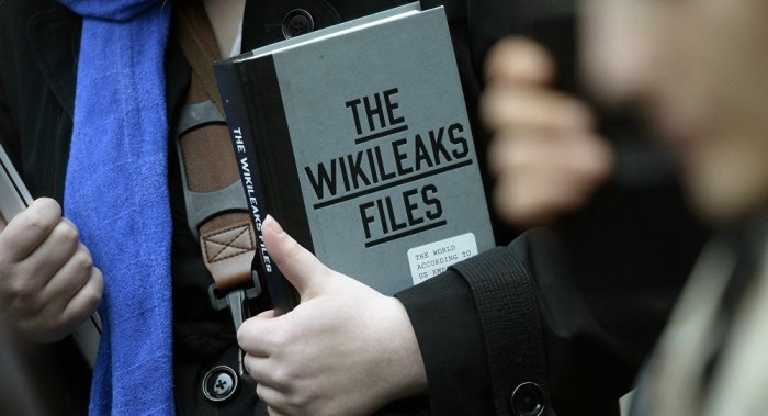 Ex embajador de EEUU en Rusia: WikiLeaks es “un espía apoyado por Moscú“