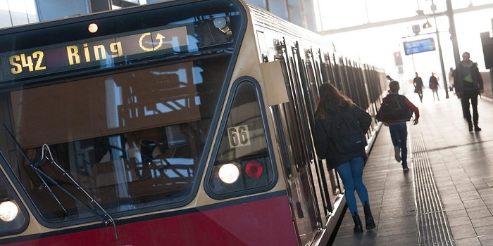 Ekel-Vorfall Bayerischer Exhibitionist masturbiert in Berliner S-Bahn