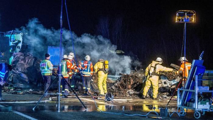 Zwei Menschen sterben bei Unfall auf A6