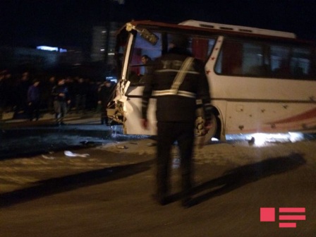 İki sərnişin avtobusu toqquşdu - Yaralılar var