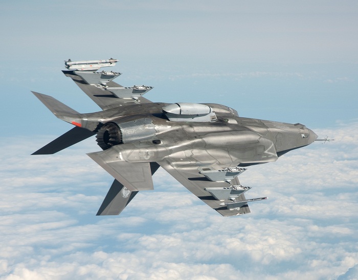 F-35A-Jet schießt erstmals mit Bordkanone im Flug