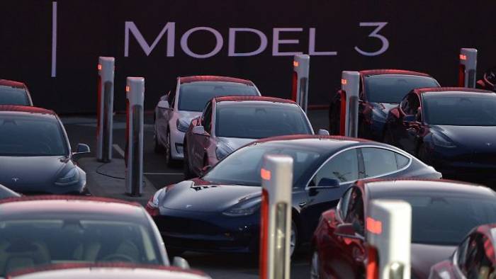 Tesla enttäuscht mit riesigem Quartalsverlust