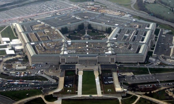 Le Pentagone lève l`interdiction des personnes transgenres dans l`armée américaine