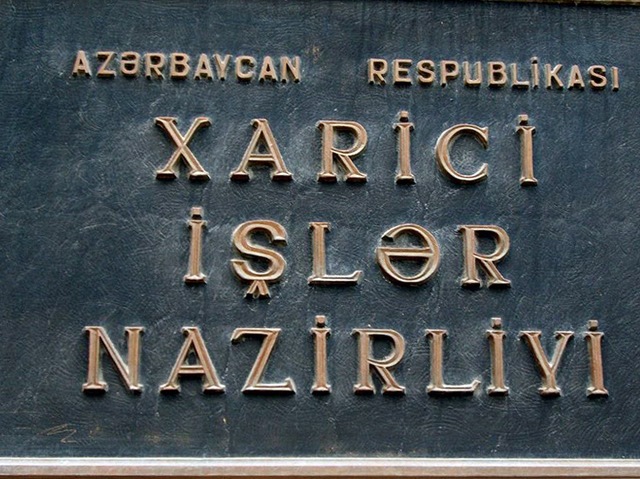 Rəsmi Bakı Ermənistana xəbərdarlıq etdi- bayraq qalmaqalı