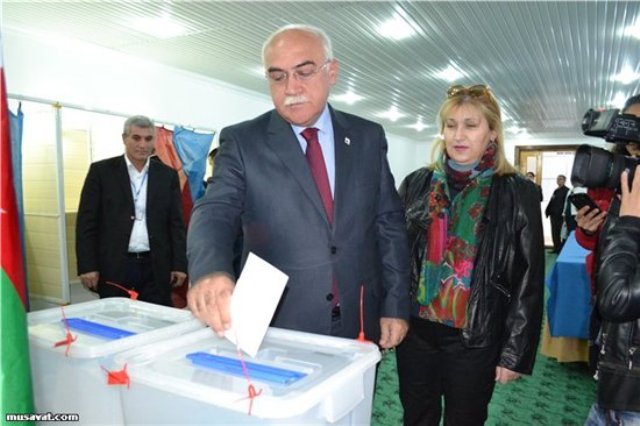 İsa Qəmbər necə biabır oldu?