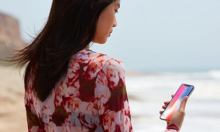 Apple: don't use Face ID on an iPhone X if you're under 13 or have a twin