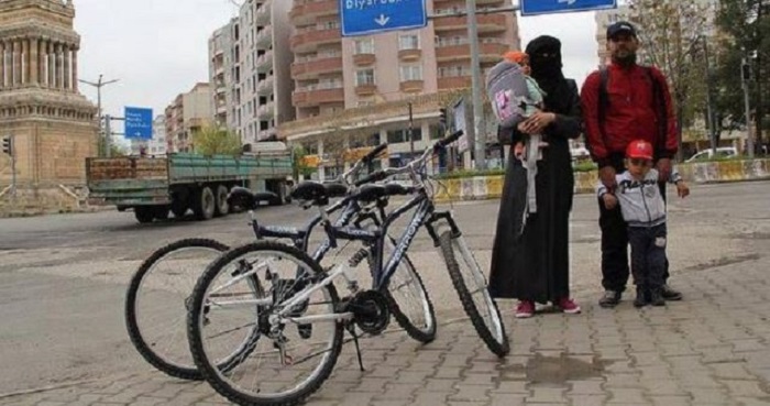 Um sich bei Erdogan zu bedanken: Syrische Familie beginnt 1.100 km-Reise mit dem Fahrrad