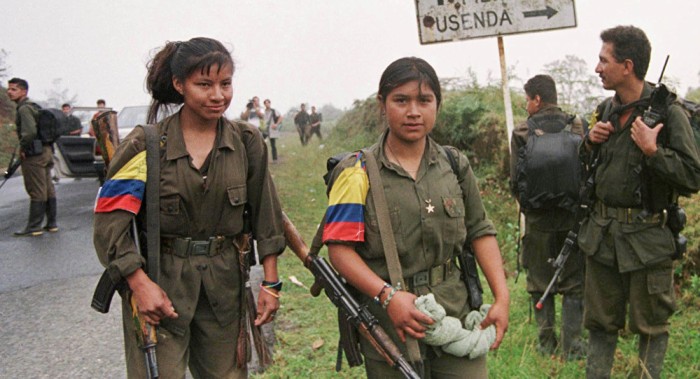 FARC y el Gobierno firman el acuerdo final de paz. 