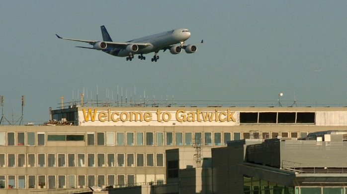 Gatwick runway closed after 