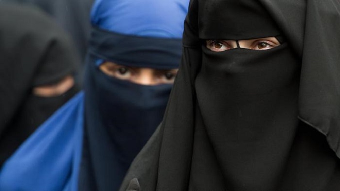 Muslima muss unverschleiert zur Schule