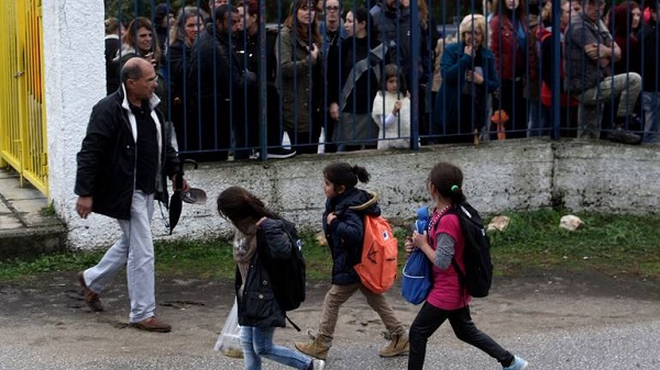 Grèce: heurts entre la police et des migrants à proximité d`un camp