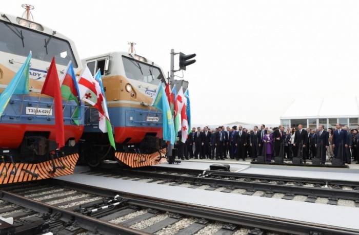 Strategische Bedeutung der Eisenbahnstrecke Baku-Tiflis-Kars wurde im renommierten US-Radio diskutiert