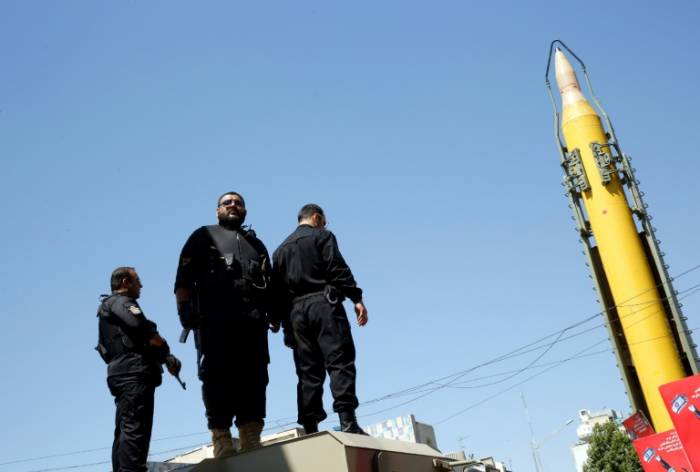 L'Iran dit poursuivre son programme balistique, condamne les nouvelles sanctions