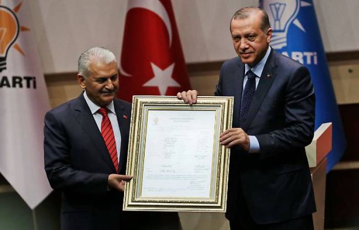 Erdogan kehrt in die AKP zurück