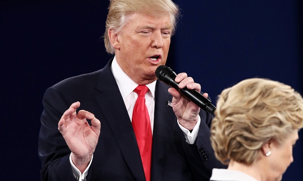 Débat présidentiel: quand Trump menace d`envoyer Hillary Clinton en prison