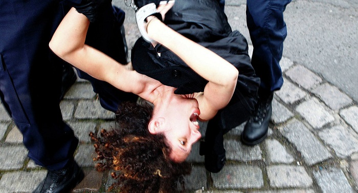 Six Femen interpellées en marge de la Manif pour tous - VIDEO