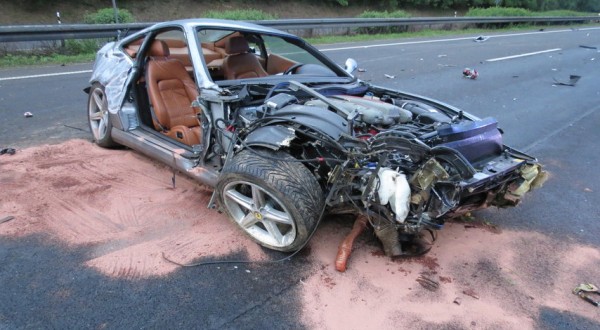 Allemagne: il fait un accident avec une Ferrari à… 300 km/h