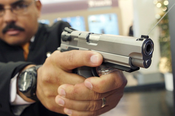 Texas: les armes autorisées dans les universités, le jour anniversaire d`une fusillade