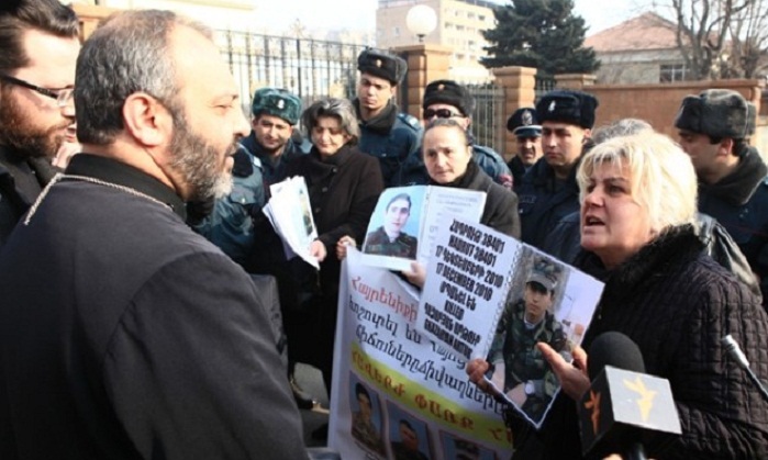 Parents of dead soldiers demand answers from Serj Sargsyan - VIDEO