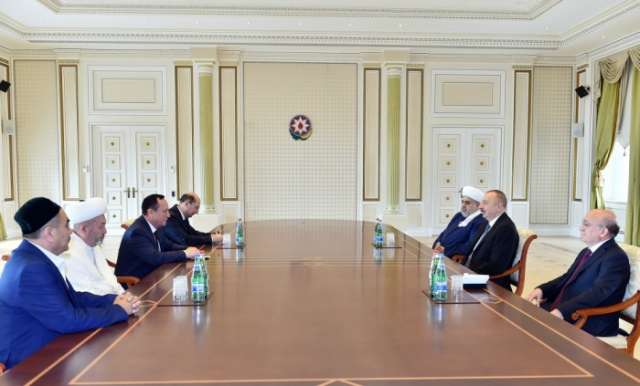 الرئيس يستقبل الوفد الأوزبكي - صور
