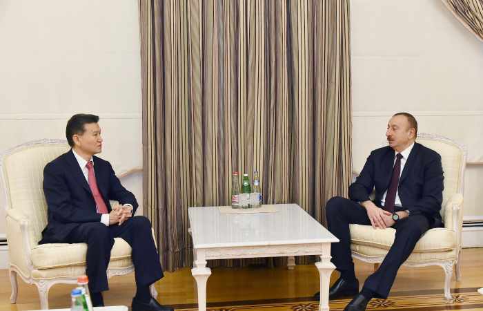Ilham Aliyev,el presidente de la República de Azerbaiyán recibe al presidente de FIDE