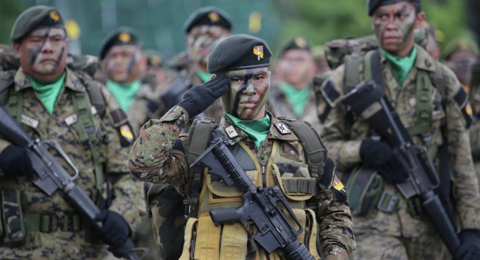 El Ejército filipino elimina a 11 terroristas del grupo que decapitó a dos canadienses