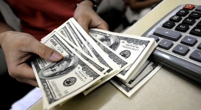 Dollar hits highs after US retail sales jump