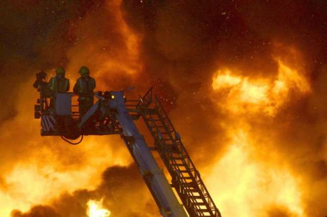 Large fire rips through Dubai's Torch Tower - VIDEO
