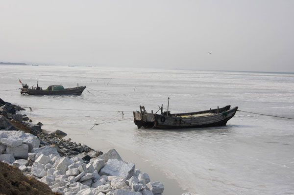 8 fishermen evacuated from ice floe in Caspian