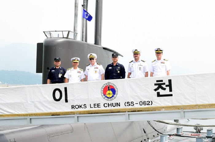 Befehlshaber aserbaidschanischer Marine ist zu Besuch in der Republik Korea