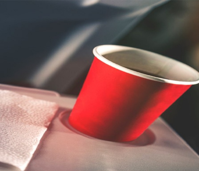 Warum du niemals Kaffee im Flugzeug trinken solltest