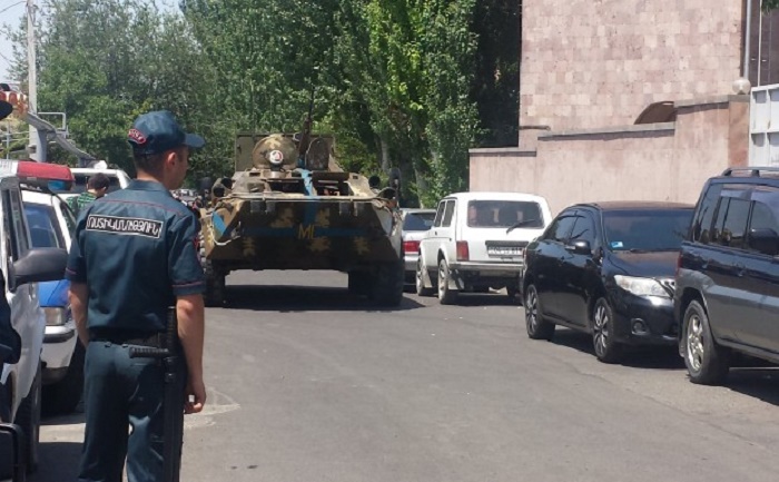 Security forces launch special operation to free hostages in Yerevan