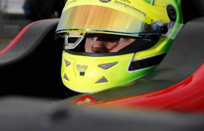 Mick Schumacher debütiert sehr passabel