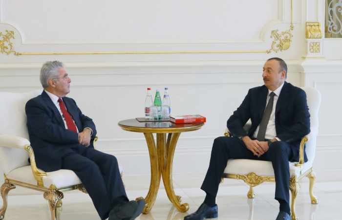 Präsident Ilham Aliyev empfängt ehemaligen Präsidenten von Österreich