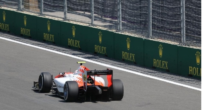 Race 2 of FIA Formula 2 kicks off in Baku